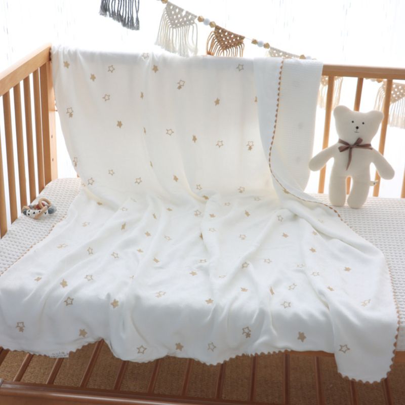 Chăn lưới sợi tre 2 lớp thêu hình sao 100x100cm