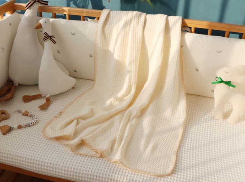 Chăn lưới sợi tre siêu mát màu kem 100x100cm