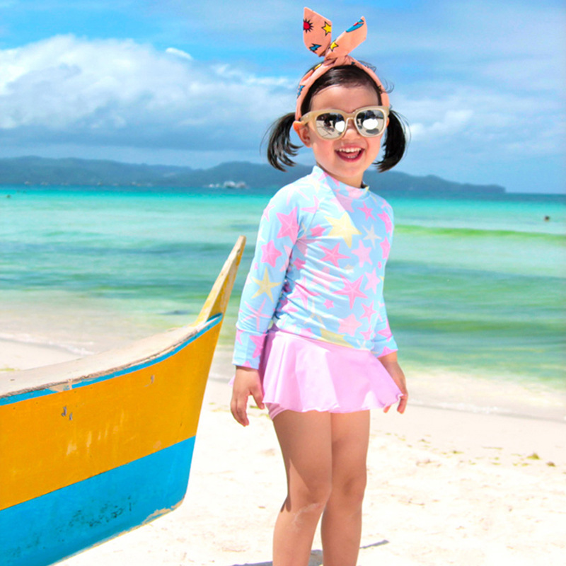 Đồ bơi bé gái dài tay sao biển kèm váy hồng 
