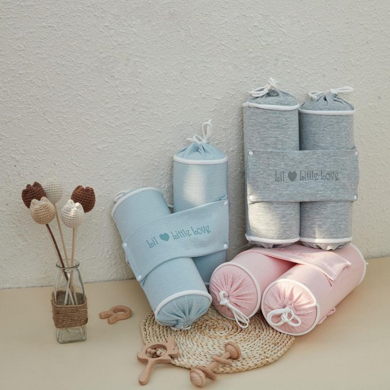 Gối chặn cho bé Little Love cao su non 