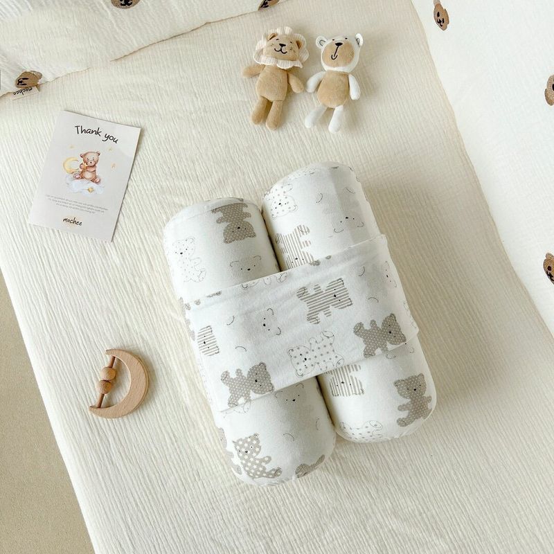 Gối chặn cho bé Mochee cao su non họa tiết gấu