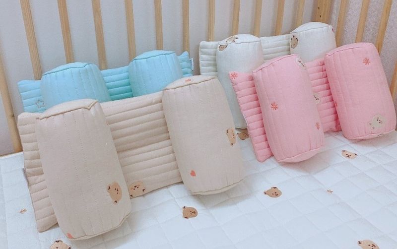 Gối chặn cho bé Monona