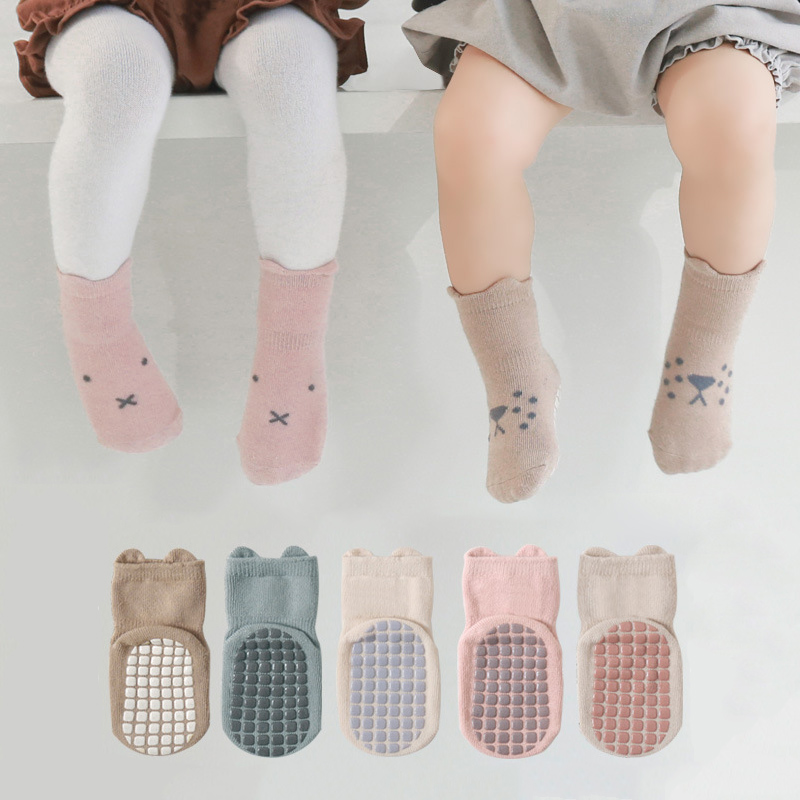 tất chống trượt cho bé 