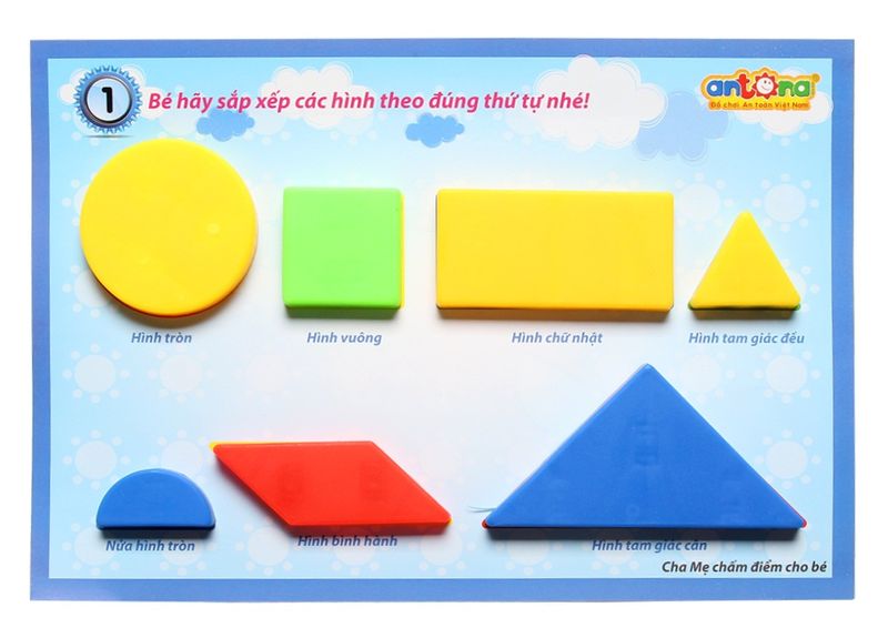 Bé học tập hình khối và thực hành với các bài nhận biết