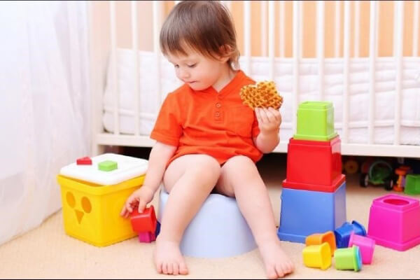 Bô vệ sinh cho bé loại nào tốt