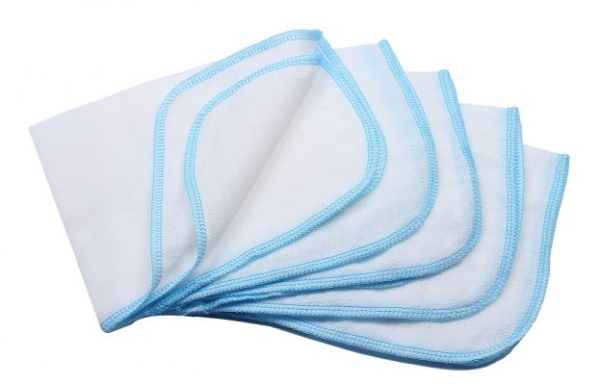 Khăn sữa là đồ dùng không thể thiếu khi chăm sóc trẻ