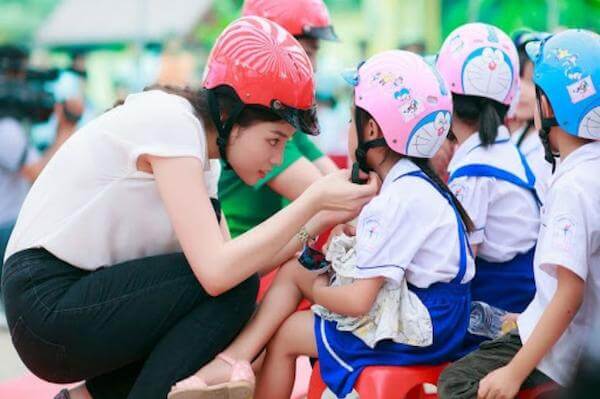 Chọn mũ bảo hiểm trẻ em an toàn và phù hợp