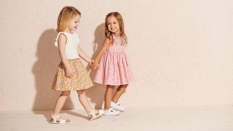 Cách chọn váy cho bé gái chubby cực yêu