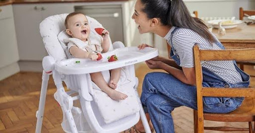 Lợi ích tuyệt của ghế ăn dặm cho bé