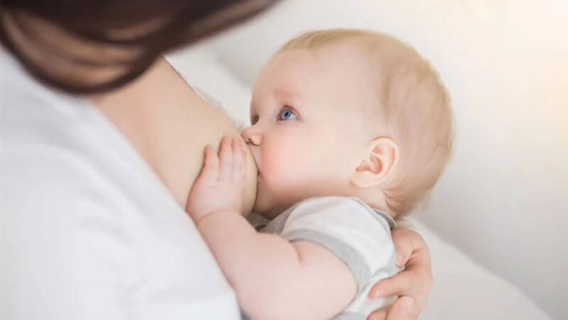 Sử dụng núm trợ ti khi mẹ bị đau vú