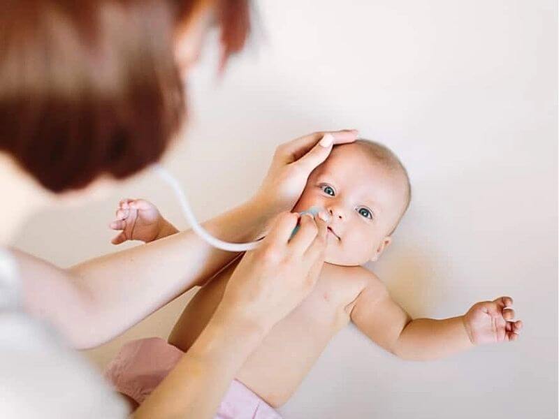 Cách hút mũi đúng cách và hiệu quả