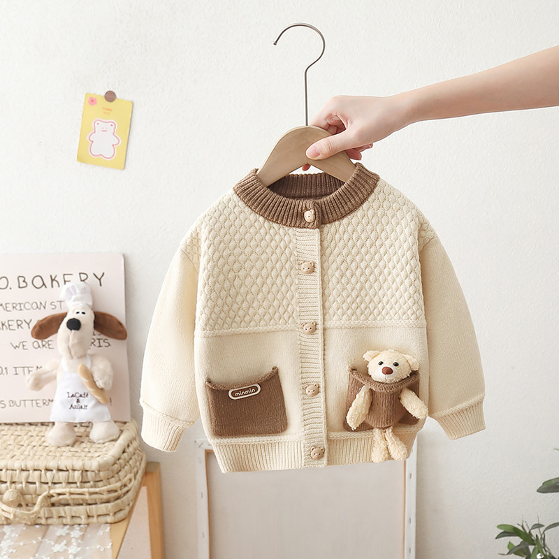 Áo khoác len cổ tròn màu kem kèm gấu 120-053