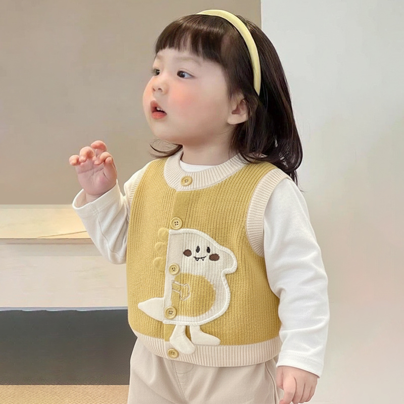 Áo gile len cài cúc thêu cún dễ thương cho bé màu vàng