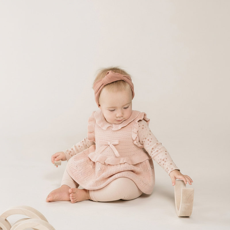 Áo len gile len dệt viền bèo đính nơ cho bé màu hồng