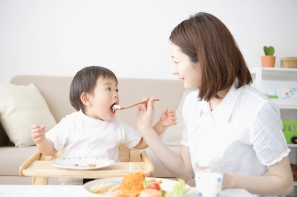  Duy trì chế độ dinh dưỡng cân bằng để con phát triển toàn diện