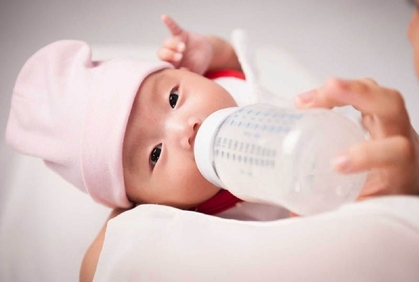 ​  Sữa Aptamil Hà Lan có công dụng giúp trẻ tăng cân, phát triển toàn diện 