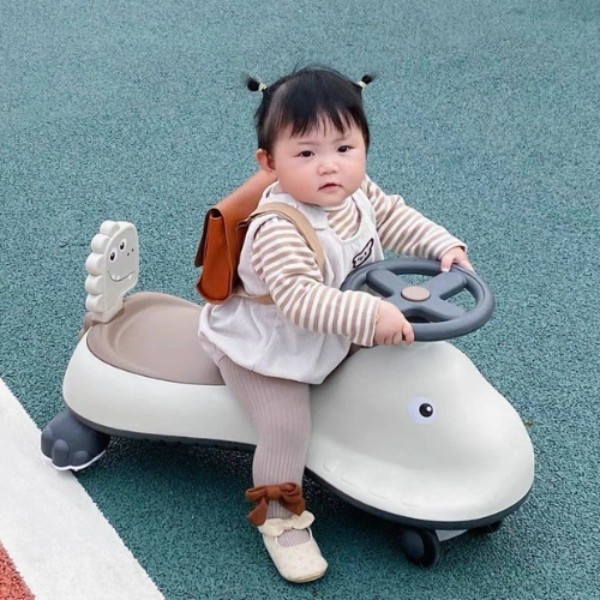 Xe lắc cho bé