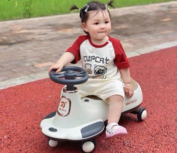 Không sử dụng xe lắc trẻ con trên những địa hình không bằng phẳng