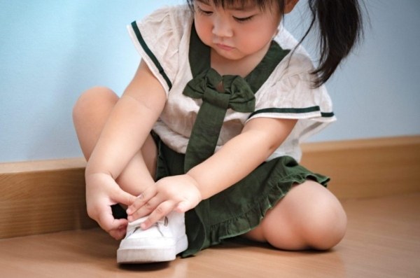 Thời điểm lý tưởng để bé đi giày là khoảng 12-18 tháng tuổi