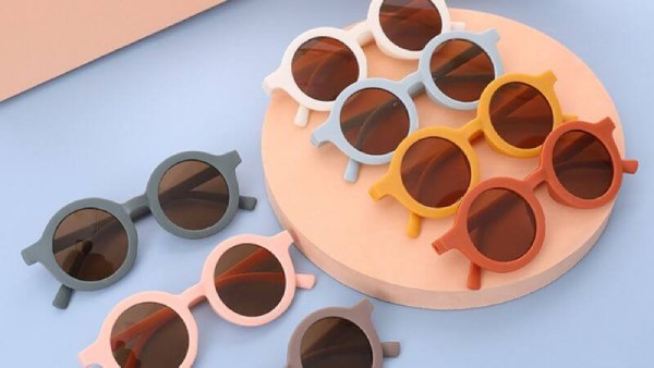Lựa chọn chất liệu kính trẻ em phù hợp