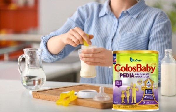 Cách pha sữa ColosBaby cho trẻ sơ sinh