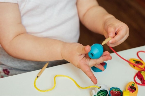 Đồ chơi giúp bé rèn luyện phản xạ và phối hợp tay - mắt