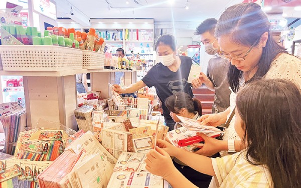 Lựa chọn dụng cụ cần thiết cho bé đi học