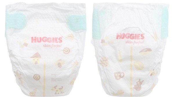 Bỉm dán Huggies có thiết kế mở hai bên hông