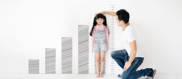 Sữa chứa những thành phần dinh dưỡng giúp hệ xương của bé chắc khỏe
